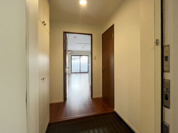 玄関にはシューズボックス。