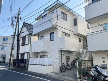 若林の住宅街にある一軒のとあるマンション。