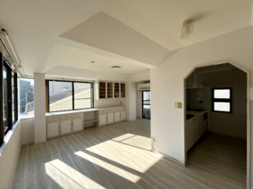 LDKの広さは15帖。ここはモダンな雰囲気。