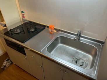 2口コンロのキッチン。シンクもゆったり。