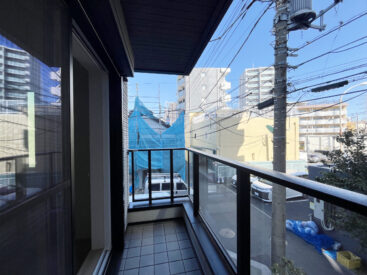 バルコニーは東向。
