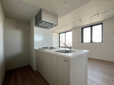 すっきりとした印象のキッチン。背筋が伸びそう。