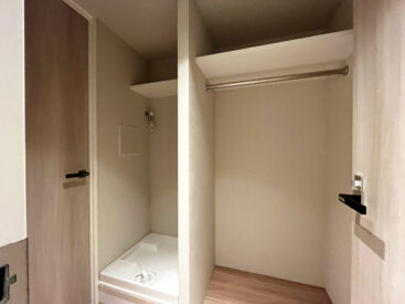 廊下にはクローゼットと洗濯機置き場が。