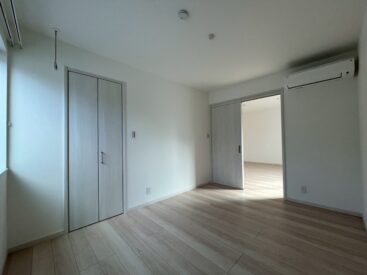 各洋室に収納があります。