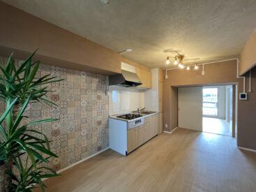 温かなオレンジをまとったリビング。