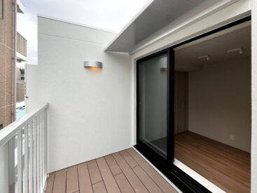 まわりから隠れた、自分だけのバルコニー。