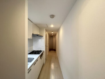 すっきりとした廊下。ぐるりと部屋とつなぎます。