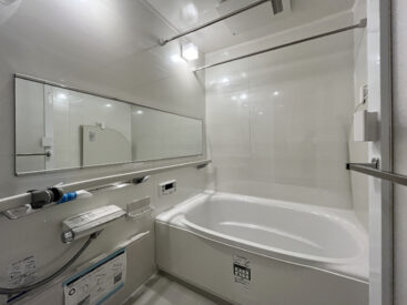 大きな浴槽のお風呂。