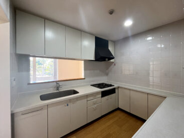 コの字型の大きな大きなキッチン。