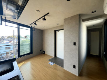 素材感のある壁と天井が部屋じゅうに。