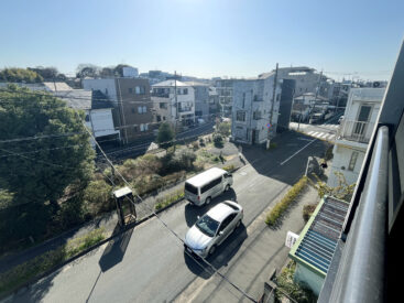 穏やかな緑道がすぐ真下に。