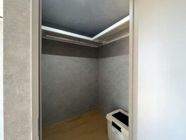 L字のウォークインクローゼット。