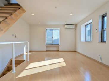 暮らしの中心、約15帖のリビングダイニングキッチン。