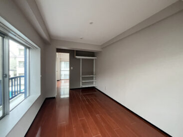 寝室や服の収納には、このお部屋を。