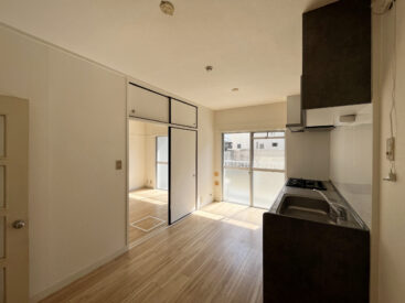 温かい日差しの入る7.5帖のダイニングキッチン。