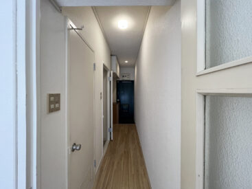 水まわりは廊下部分に。