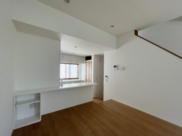 キッチンから部屋じゅうが見渡せる。