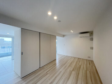 LDKの裏手には寝室がメインとなるお部屋が。